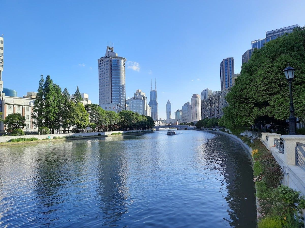 Shanghai Suzhou Creek  30-Min Cruise - Retro Ship & Bund View
