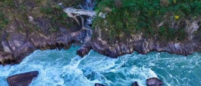 Tiger Leaping Gorge + Haba Snow Mountain + Hui Village Muslim Private Tour