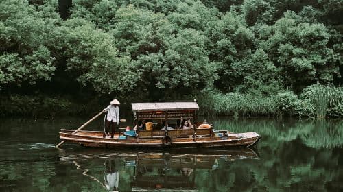 West Lake in Hangzhou|Bilingual guided tour service in Chinese and English, 1-on-1 private tour (no join-in tours), Leifeng Tower, West Lake (leisure travel only) Day Tours