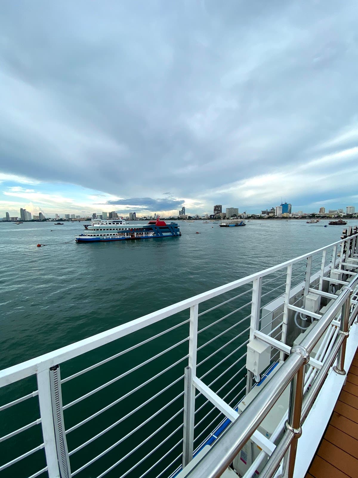 Atlantis Dinner Cruise & Show Pattaya