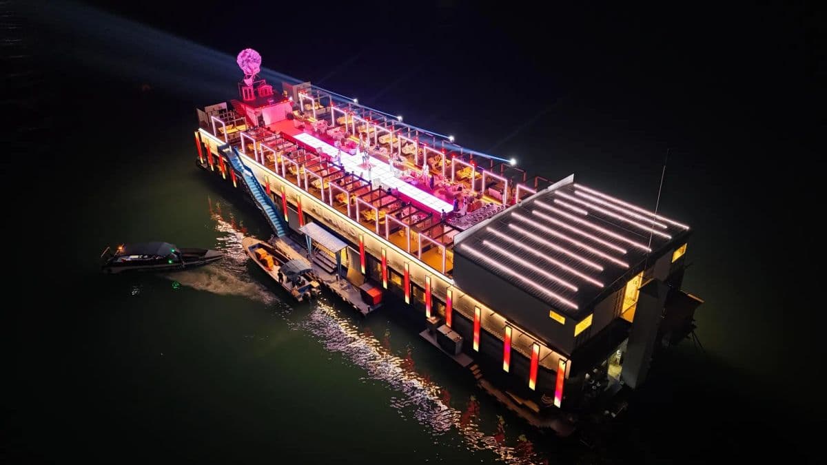 Atlantis Dinner Cruise & Show Pattaya