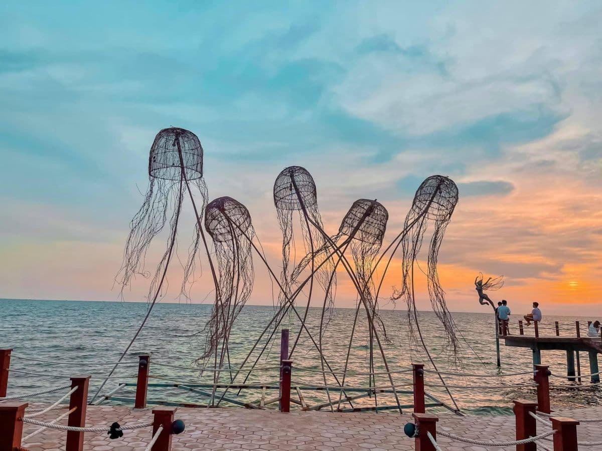 Phu Quoc Beach Tour and Enjoy Sunset with Squid Fishing with Chinese speaking Guide