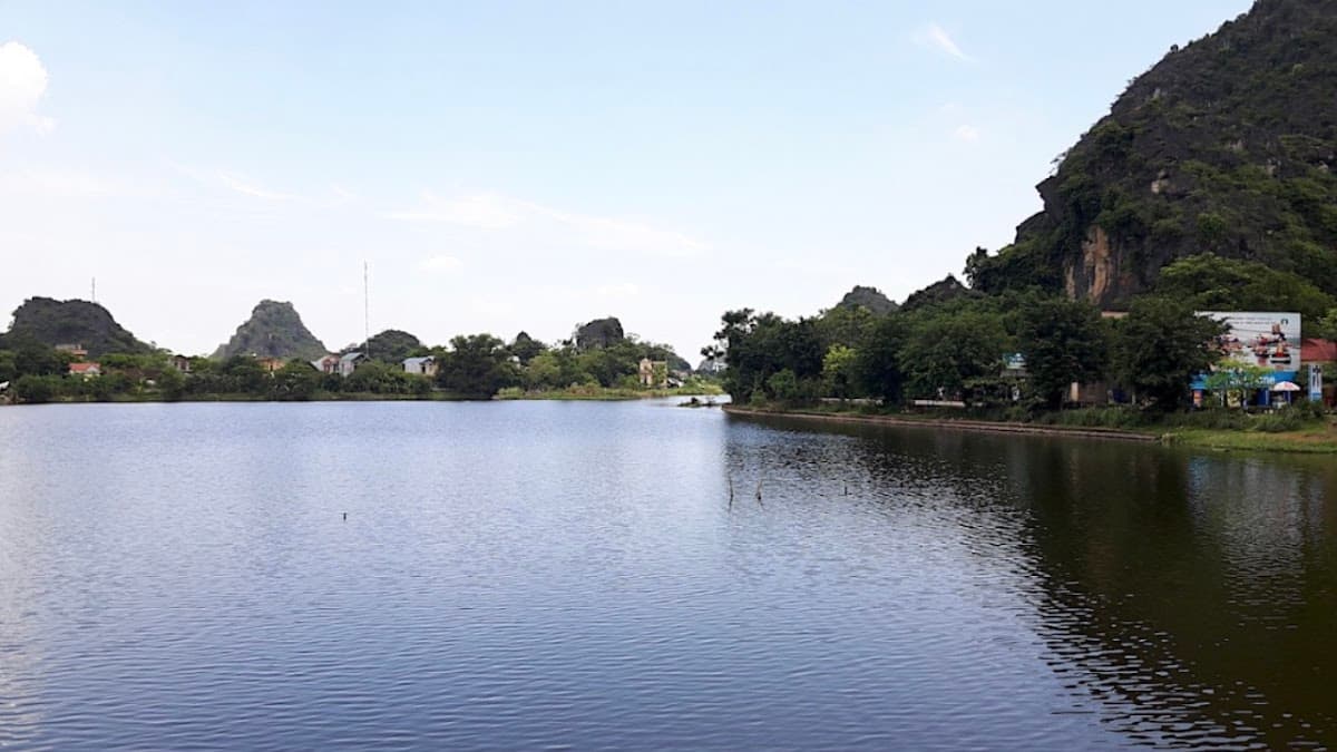 Hoa Lu - Tam Coc Day Trip From Hanoi