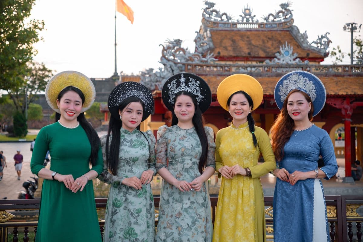 Huertiage – Experience A Heritage Boat On The Contemporary Flow