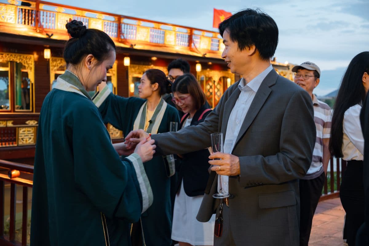 Huertiage – Experience A Heritage Boat On The Contemporary Flow