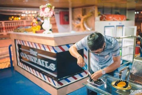 My Xuan Cruise on Han River by Night