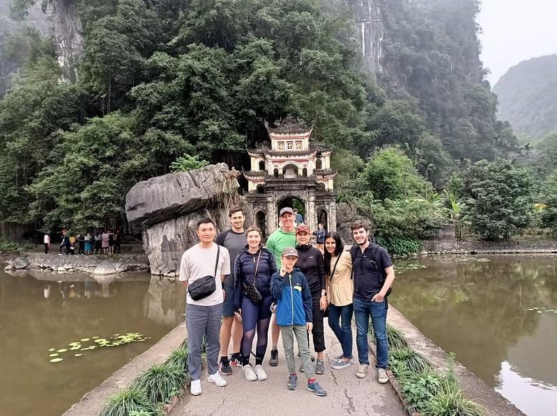 Ninh Binh - Excursão de um dia em grupo: Templo Bai Dinh, Trang An Eco e trilha em Hang Mua