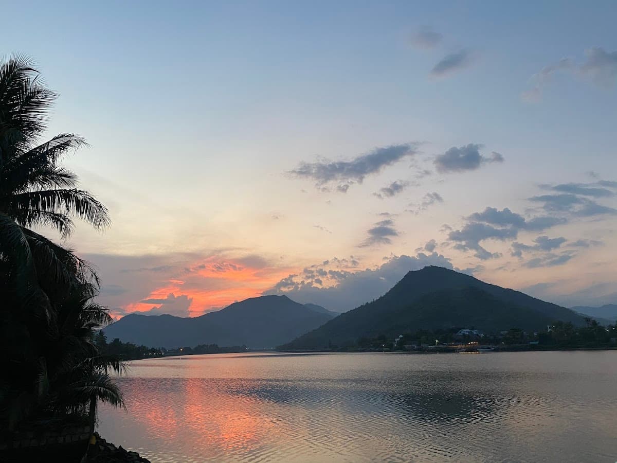 Stand Up Paddle Boarding and Sunset Watching on Cai River