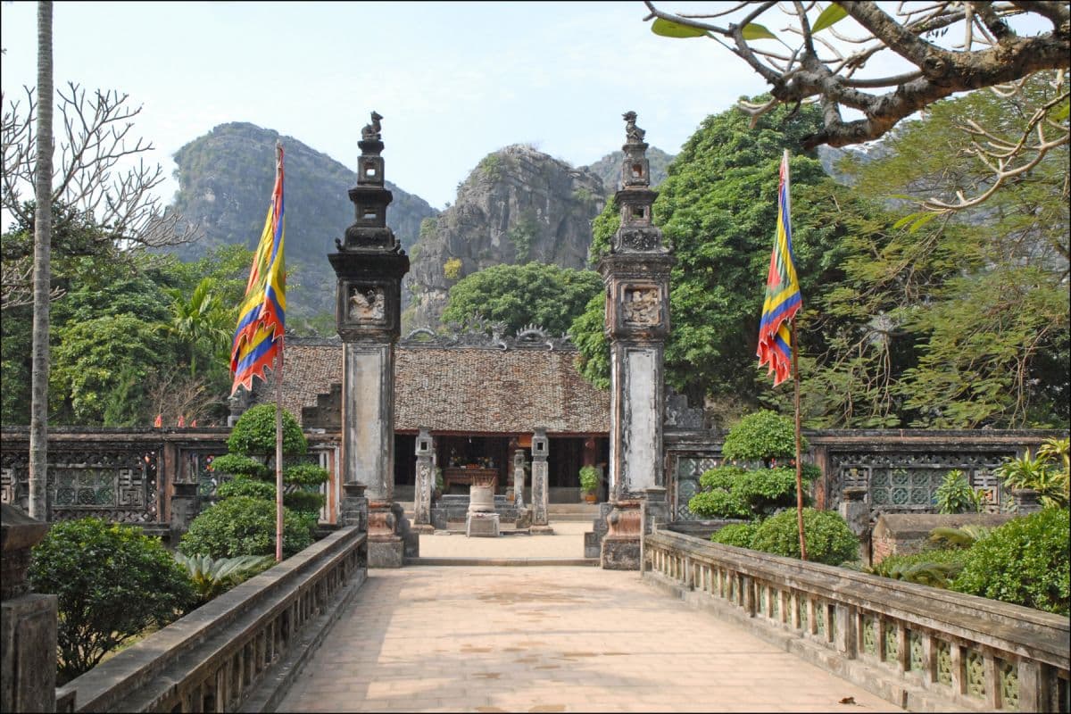 Hoa Lu Ancient Capital - Tam Coc And Mua Cave One Day From Hanoi