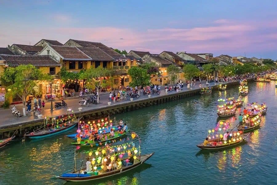 Boat Ride at Hoai River + Free Lantern + Foot Massage at Villa De Spa (Discount 50%)
