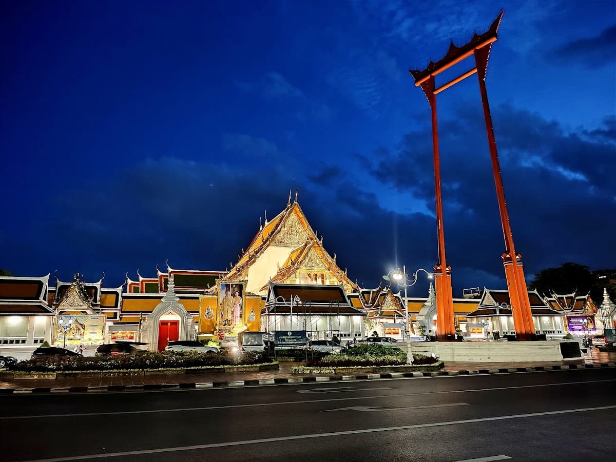 Bangkok Street Food and Night Lights by Tuk Tuk