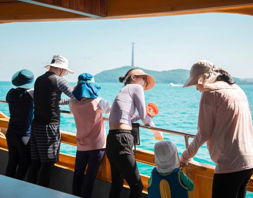 Discovery 2 Island by Boat