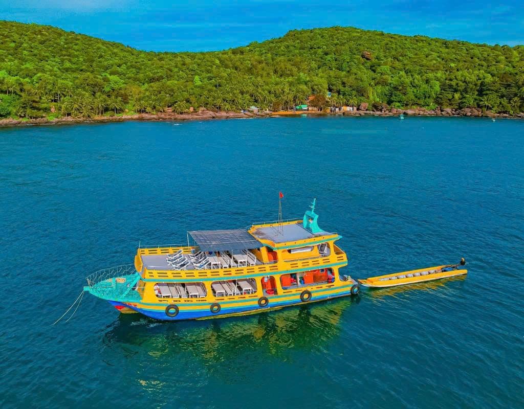 Discovery 3 Island by Boat