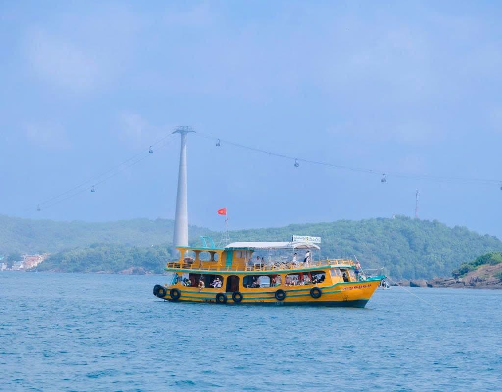 Discovery 3 Island with Cable Car