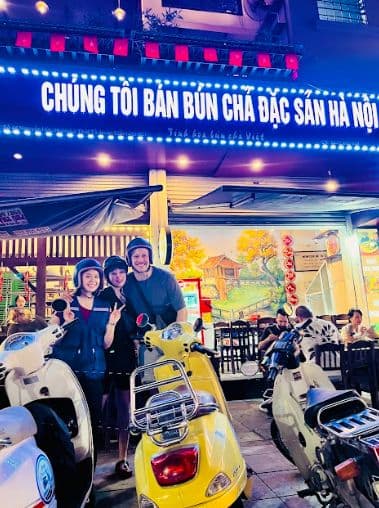 Hanoi Vespa Sunset Tour met lokaal eten en Train Street