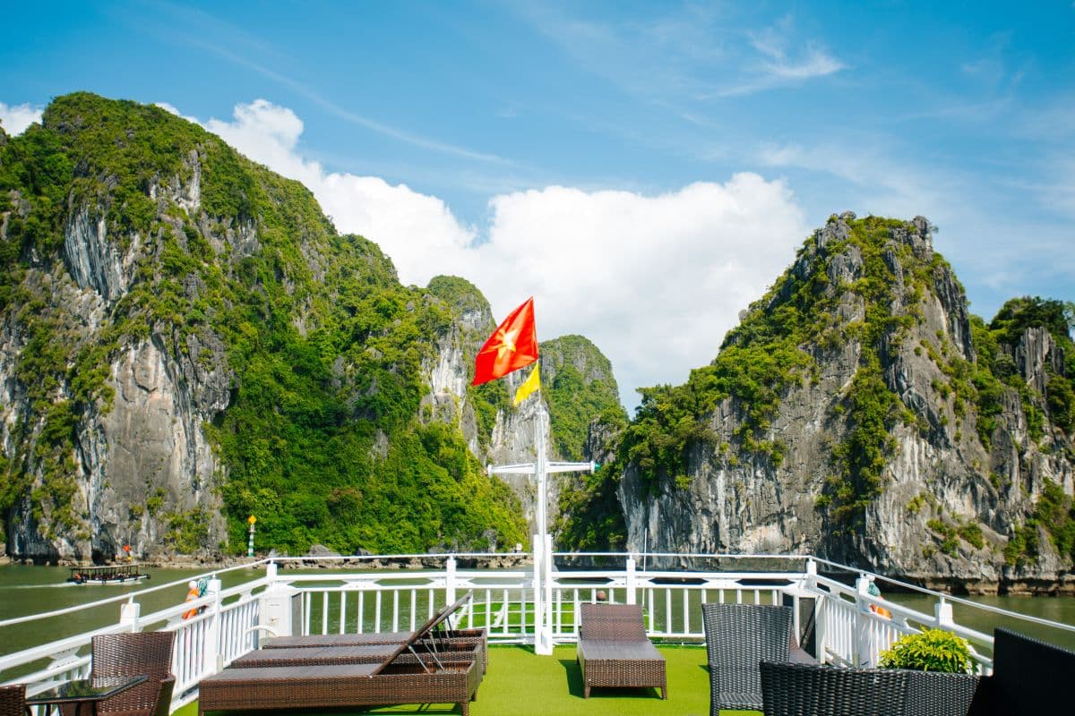 Ha Long Bay Tour by Phoenix Cruise