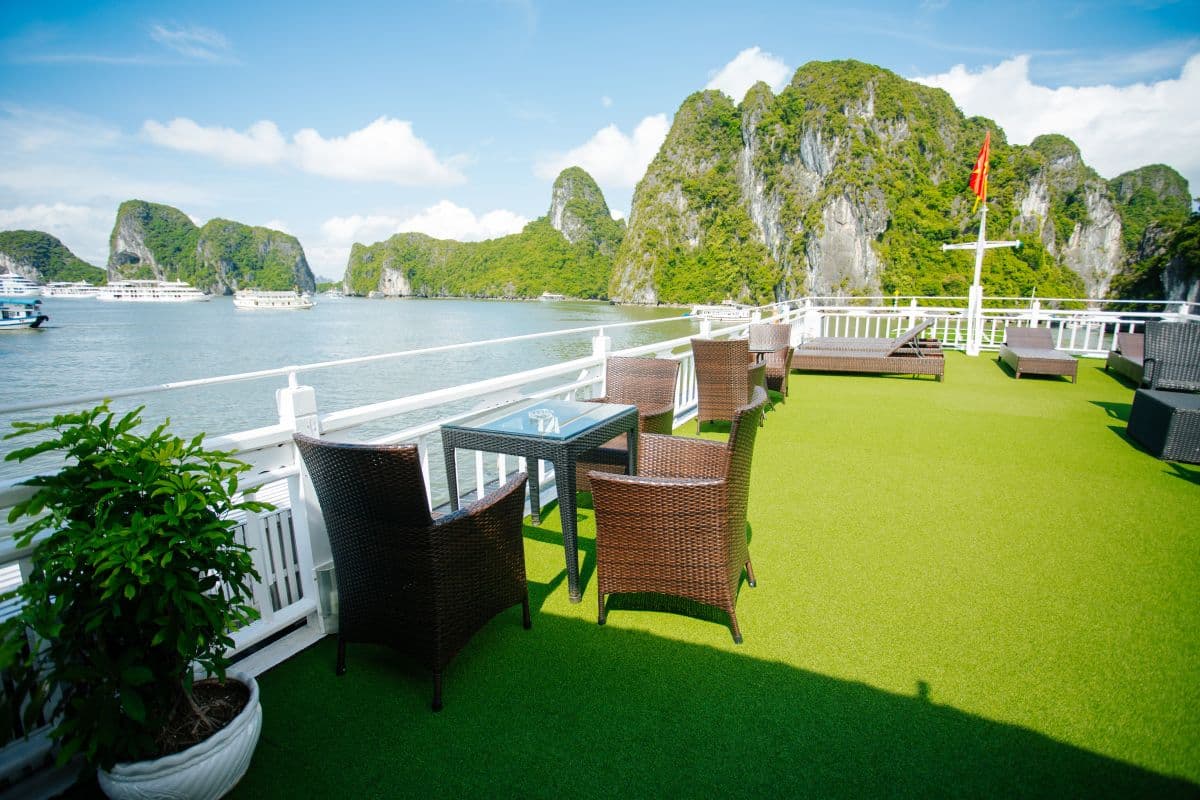 Excursão à Baía de Ha Long com o Phoenix Cruise
