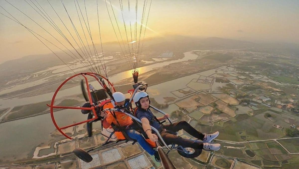 Ha Long Sky Tour: Powered Paragliding