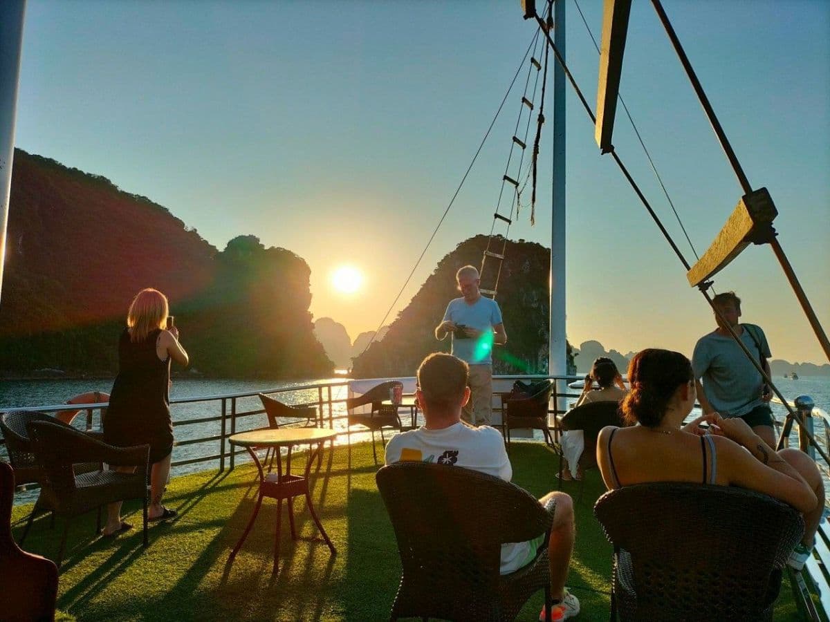 Halong Join-In Day Tour 6 Hours Cruising Via Expressway Transfer