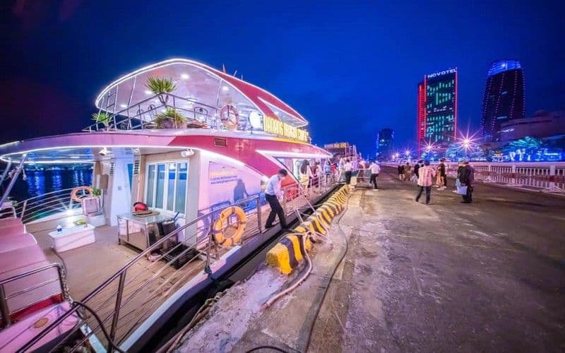 Cruzeiros Noturnos no Rio Han com a Dragon Cruise | Da Nang