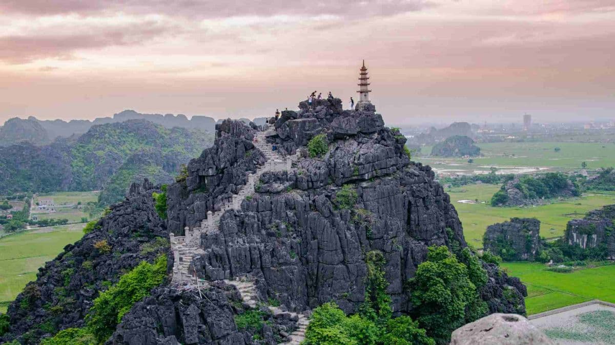 Hoa Lu - Trang An - Mua Cave Day Trip From Hanoi