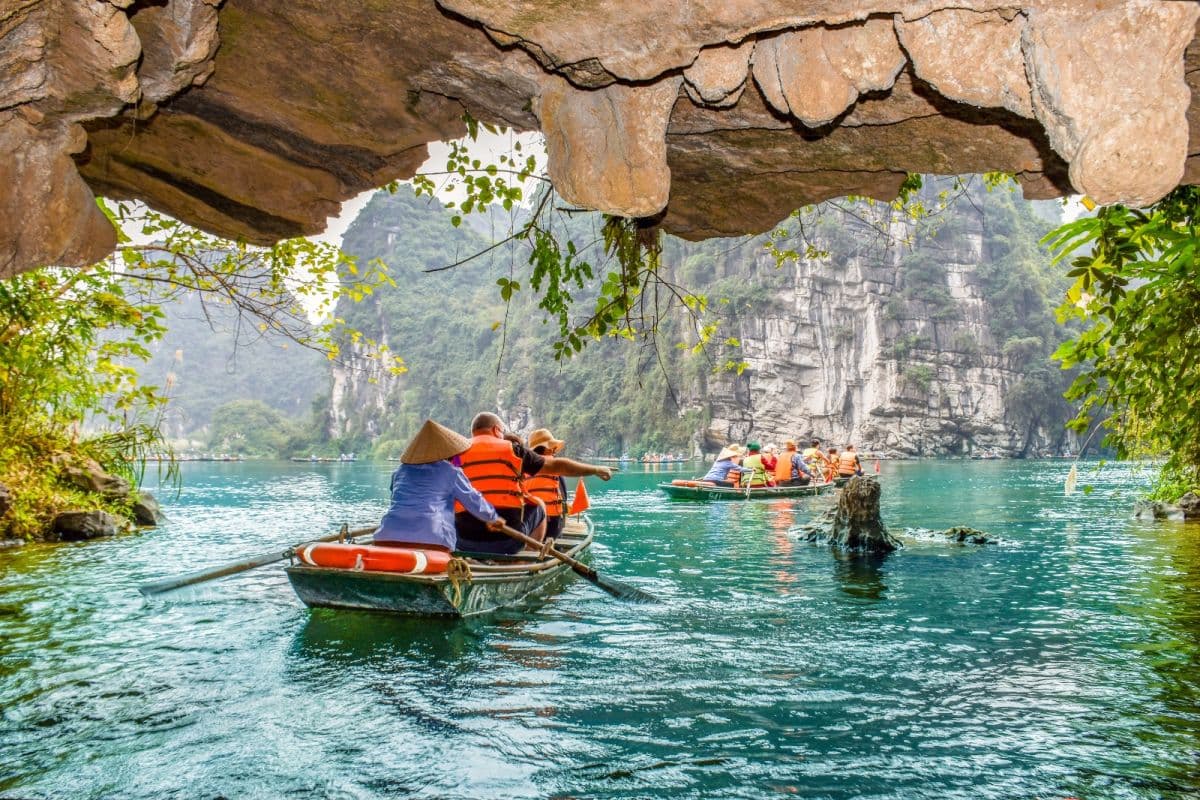 Hoa Lu - Trang An - Mua Caves Standard Day Tour From Hanoi