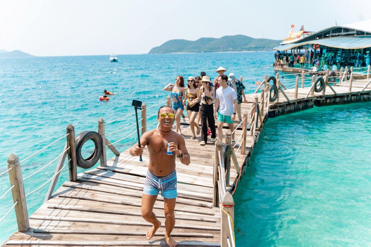 Nha Trang Island hopping tour : Snorkeling & Floating Party in Nha Trang