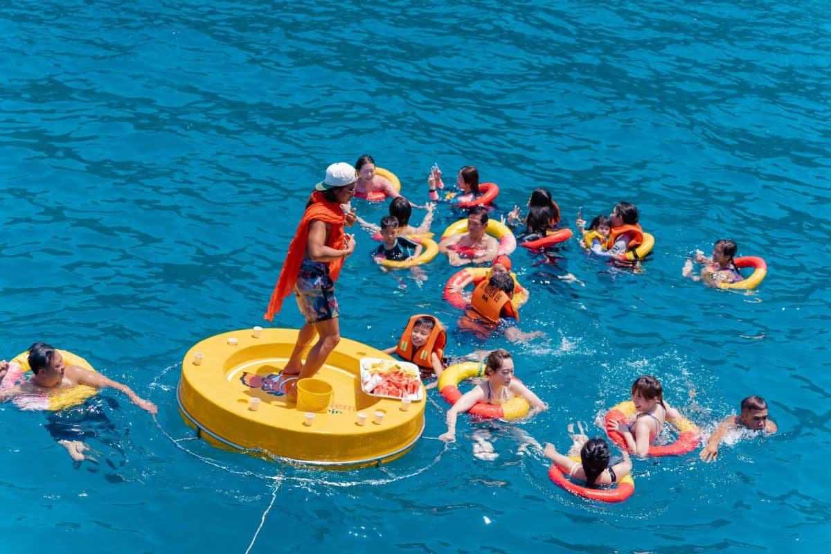 Nha Trang Island hopping tour : Snorkeling & Floating Party in Nha Trang
