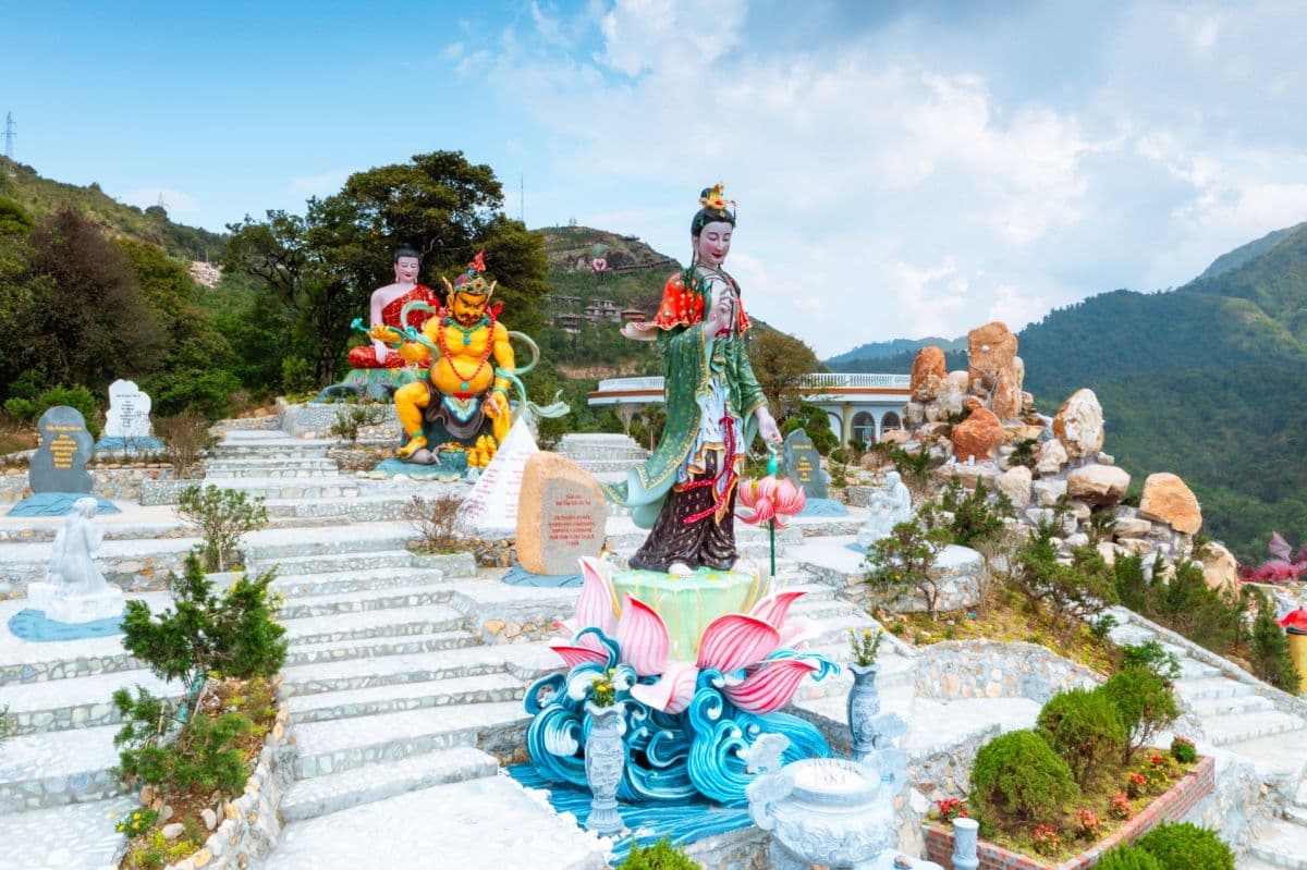 O Quy Ho Heaven Gate and O Quy Ho Fairy Valley