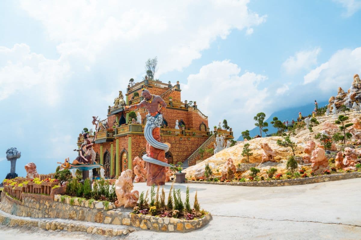 O Quy Ho Heaven Gate and O Quy Ho Fairy Valley