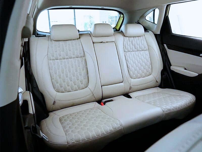 Carro privativo: Aeroporto de Cam Ranh <=> Nha Trang