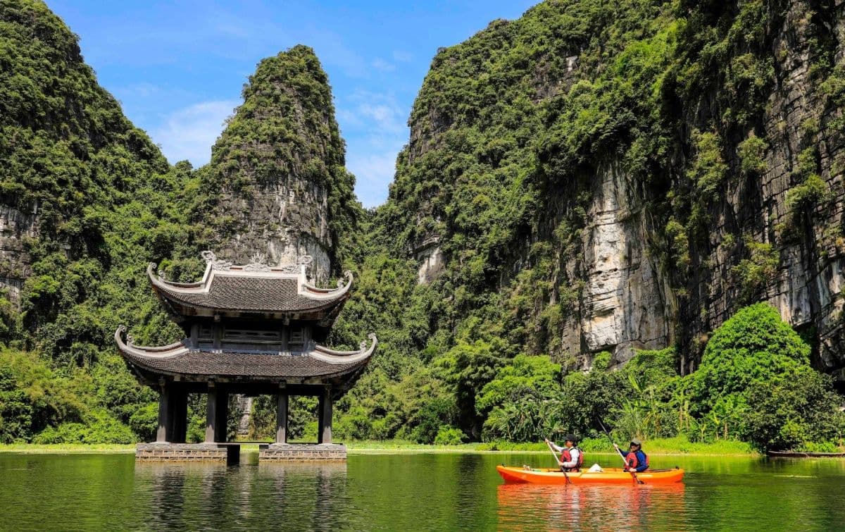 QUANG PHU CAU INCENSE VILLAGE - HOA LU - TRANG AN PRIVATE TOUR