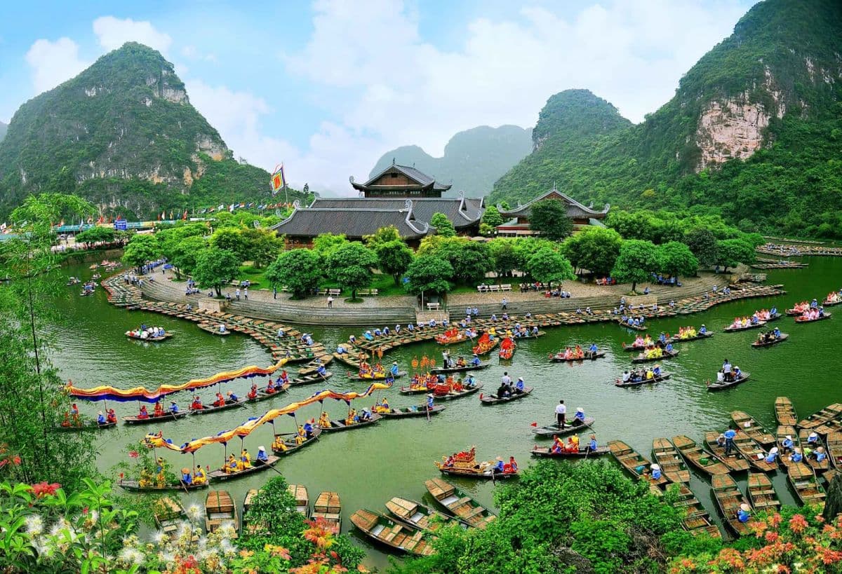 QUANG PHU CAU INCENSE VILLAGE - HOA LU - TRANG AN PRIVATE TOUR