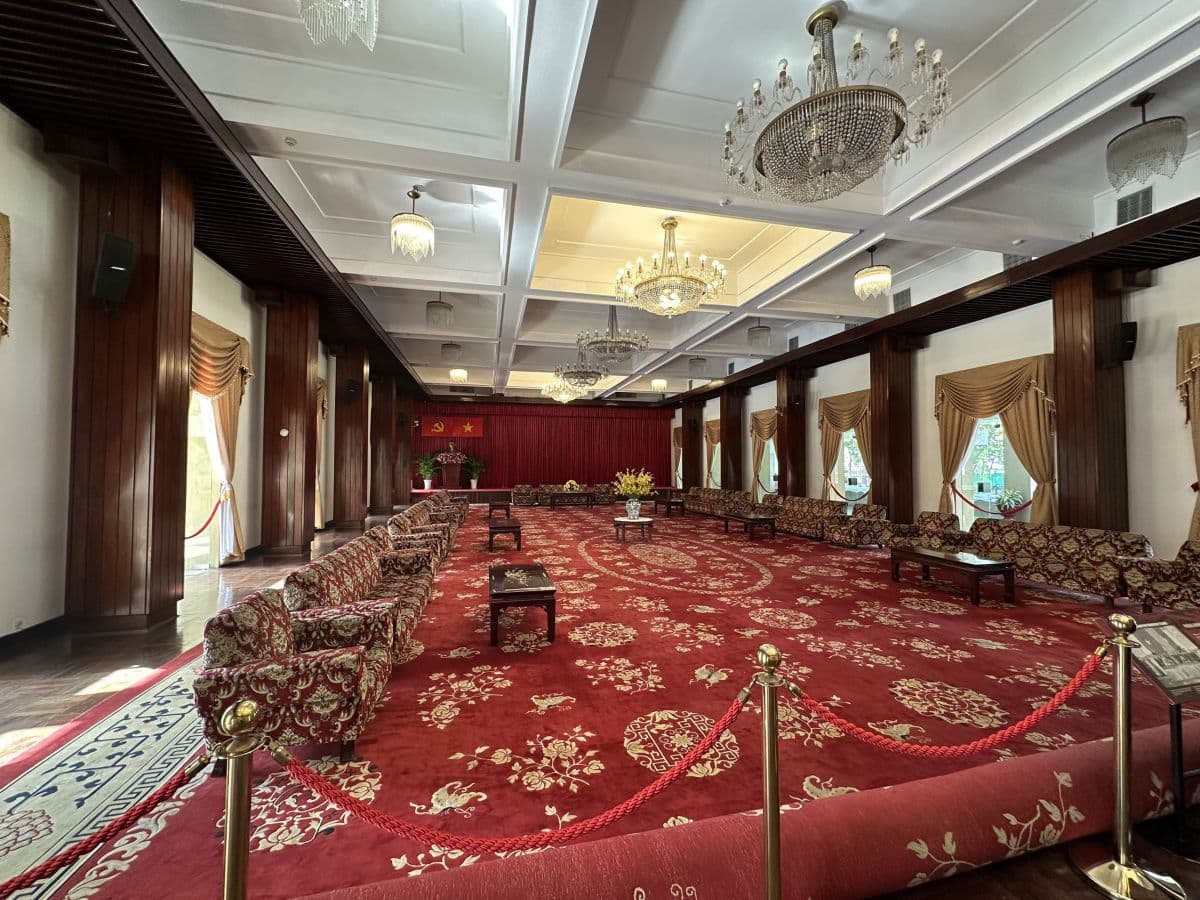War Remnants Museum and Independence Palace Walking Tour