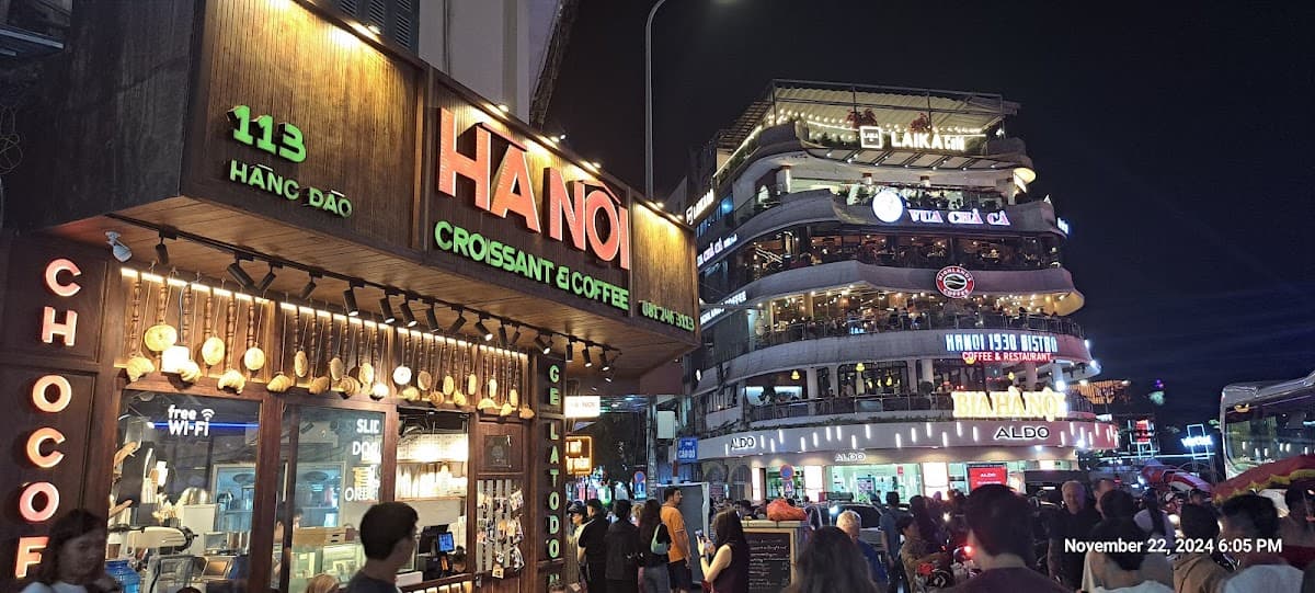 Weekend Hanoi Night Market & Street Food Tour