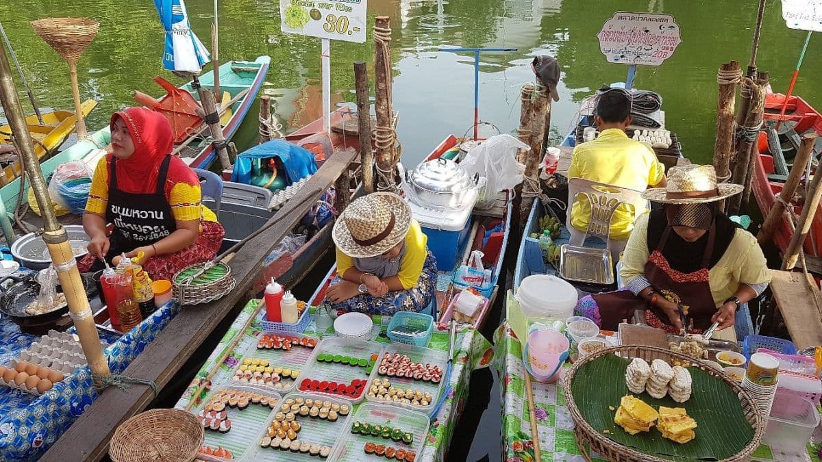 Hatyai City Evening Tour & Floating Market (5 Hours)