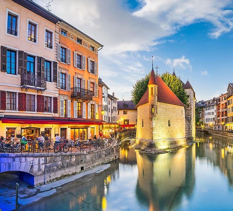 Annecy: Gra miejska typu escape game – Cień miecza