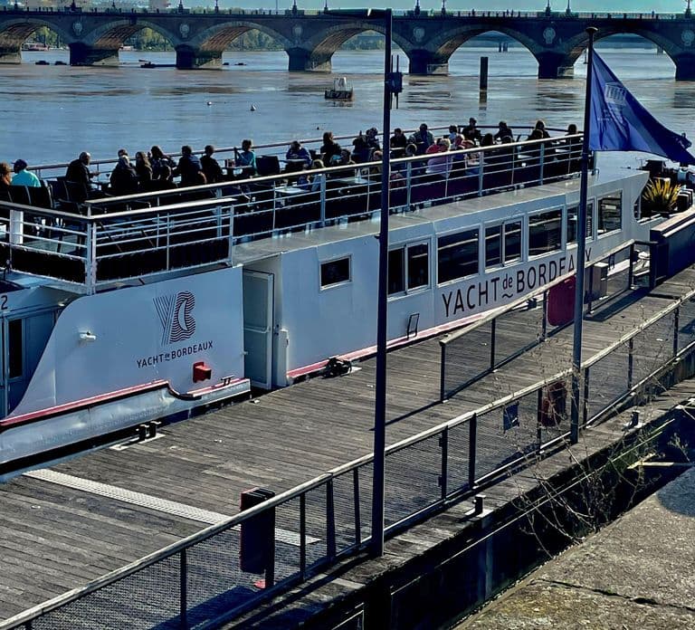 Bordeaux: Garonne River Yacht Cruise with Brunch
