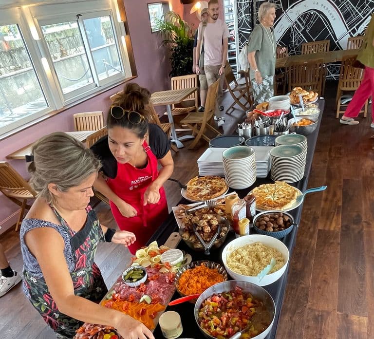 Bordeaux: Garonne River Yacht Cruise with Brunch