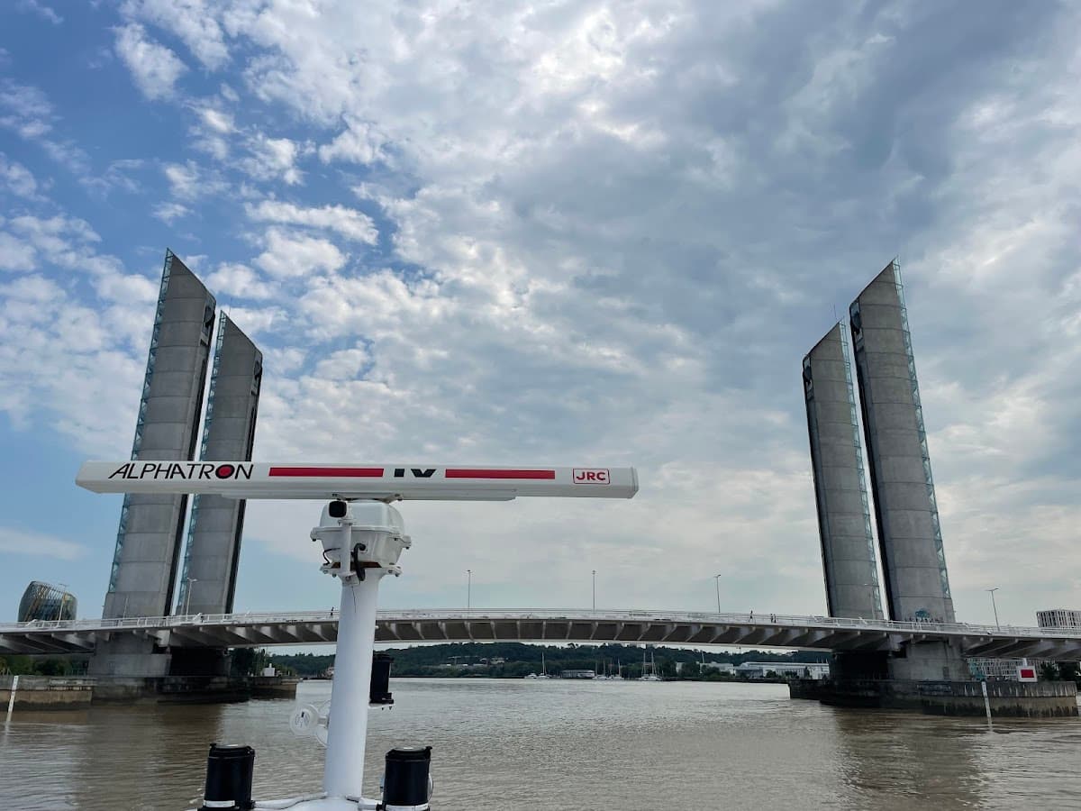 Bordeaux: Guided River Cruise