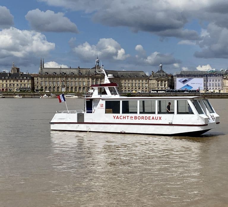 Bordeaux: River Garonne Cruise with Glass of Wine and Canelé
