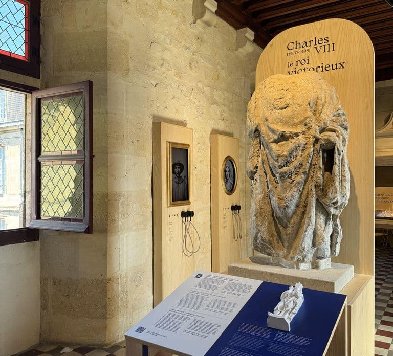 Bordeaux: the Porte Cailhau, a symbol of the Middle Ages