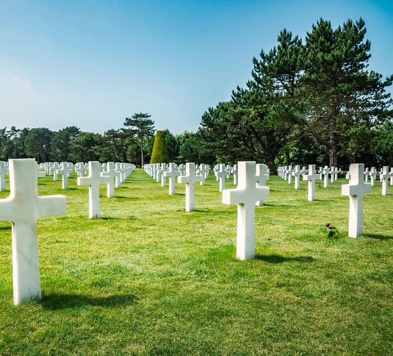 Caen: Wycieczka z przewodnikiem po miejscach D-Day i bilet do muzeum Mémorial de Caen