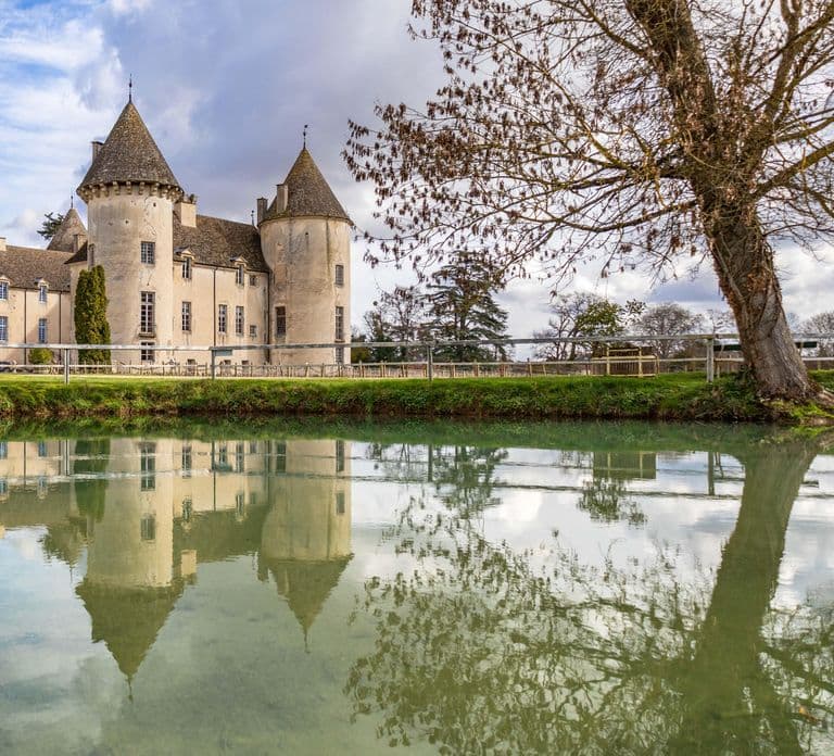 Conheça os museus do Château de Savigny: aviões, carros, motocicletas...