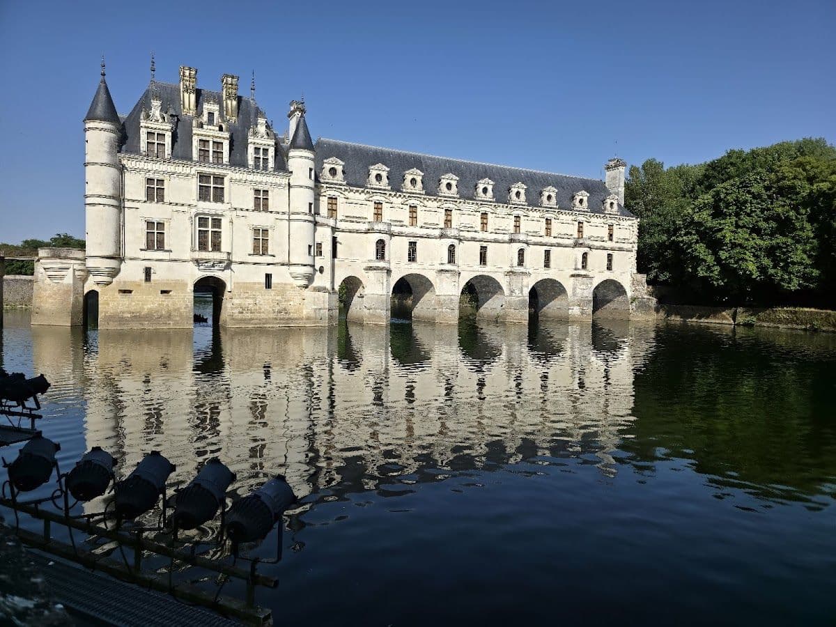 Chenonceau and Chambord Tour with Wine-Tasting from Tours or Amboise