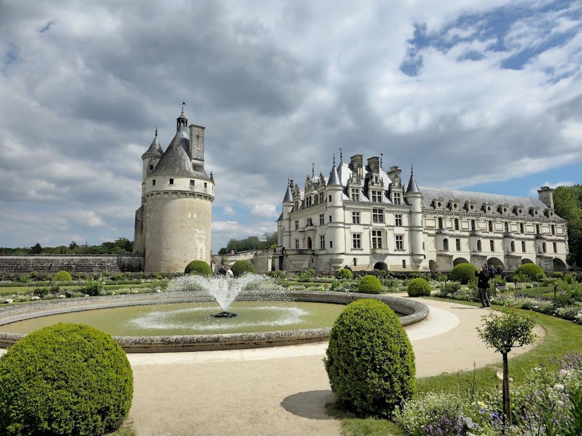 Chenonceau and Chambord Tour with Wine-Tasting from Tours or Amboise