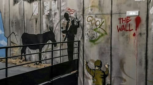 Musée Banksy Paris: Exhibition Access Child