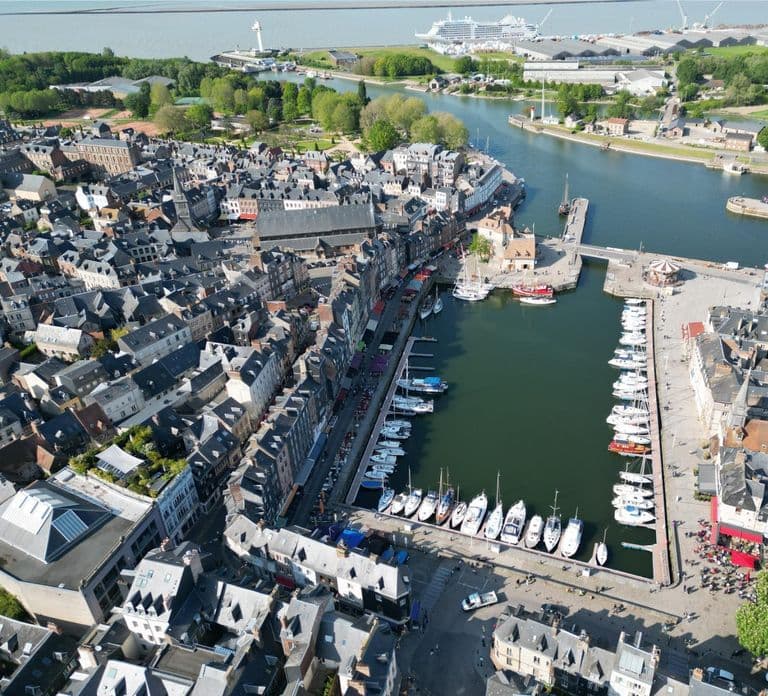 Partindo de Le Havre: Os Encantos Litorâneos de Honfleur e Deauville