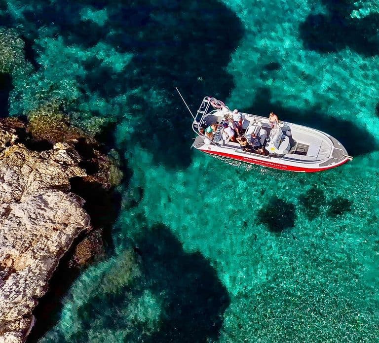Desde Marsella: Tour icónico en barco por las Calanques con nado