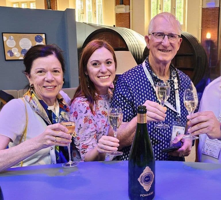 Vanuit Parijs: Tour en proeverij van Champagnekelders en wijngaarden